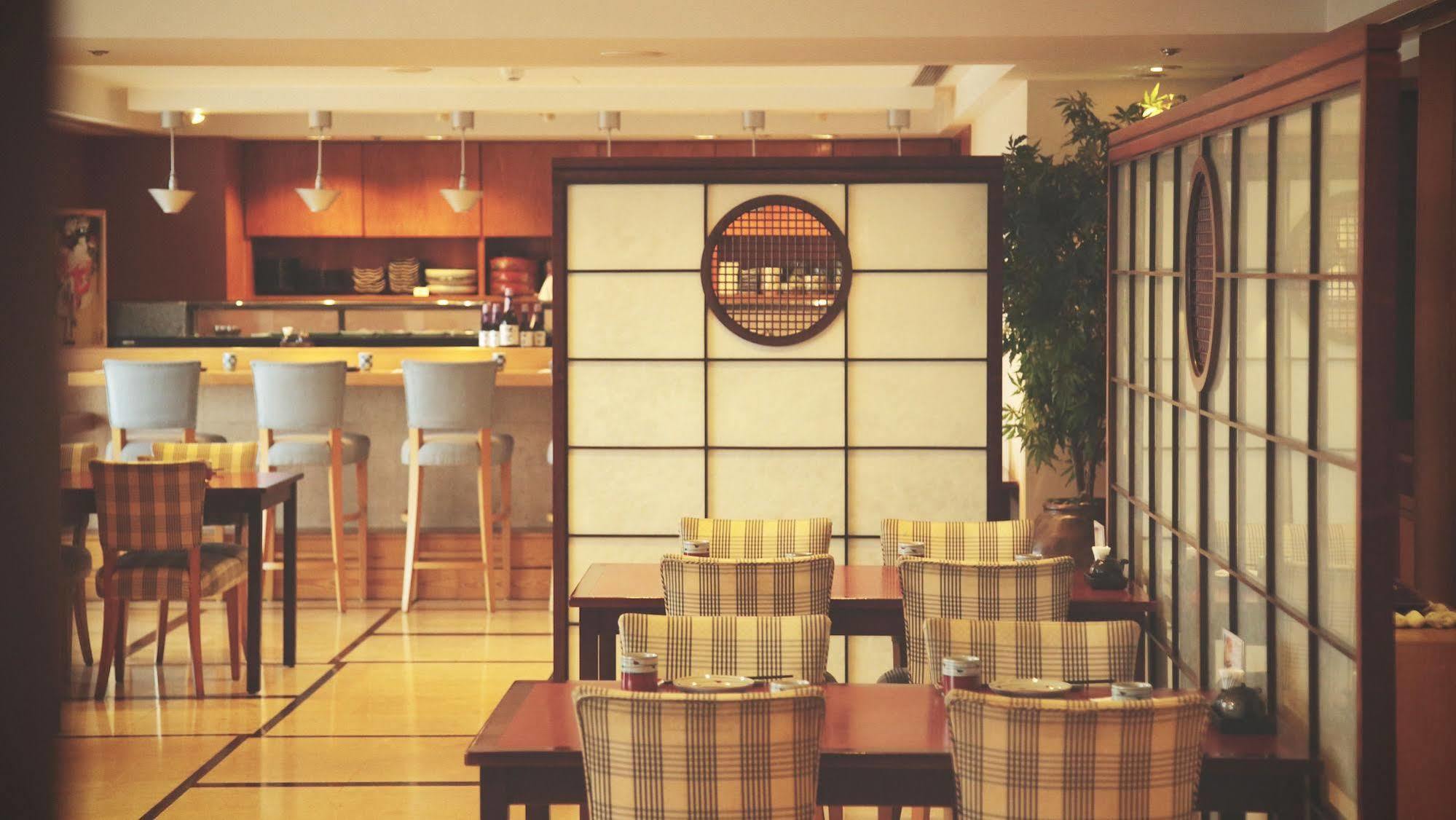 Hotel Royal Hsinchu Exterior foto A Japanese restaurant in a hotel