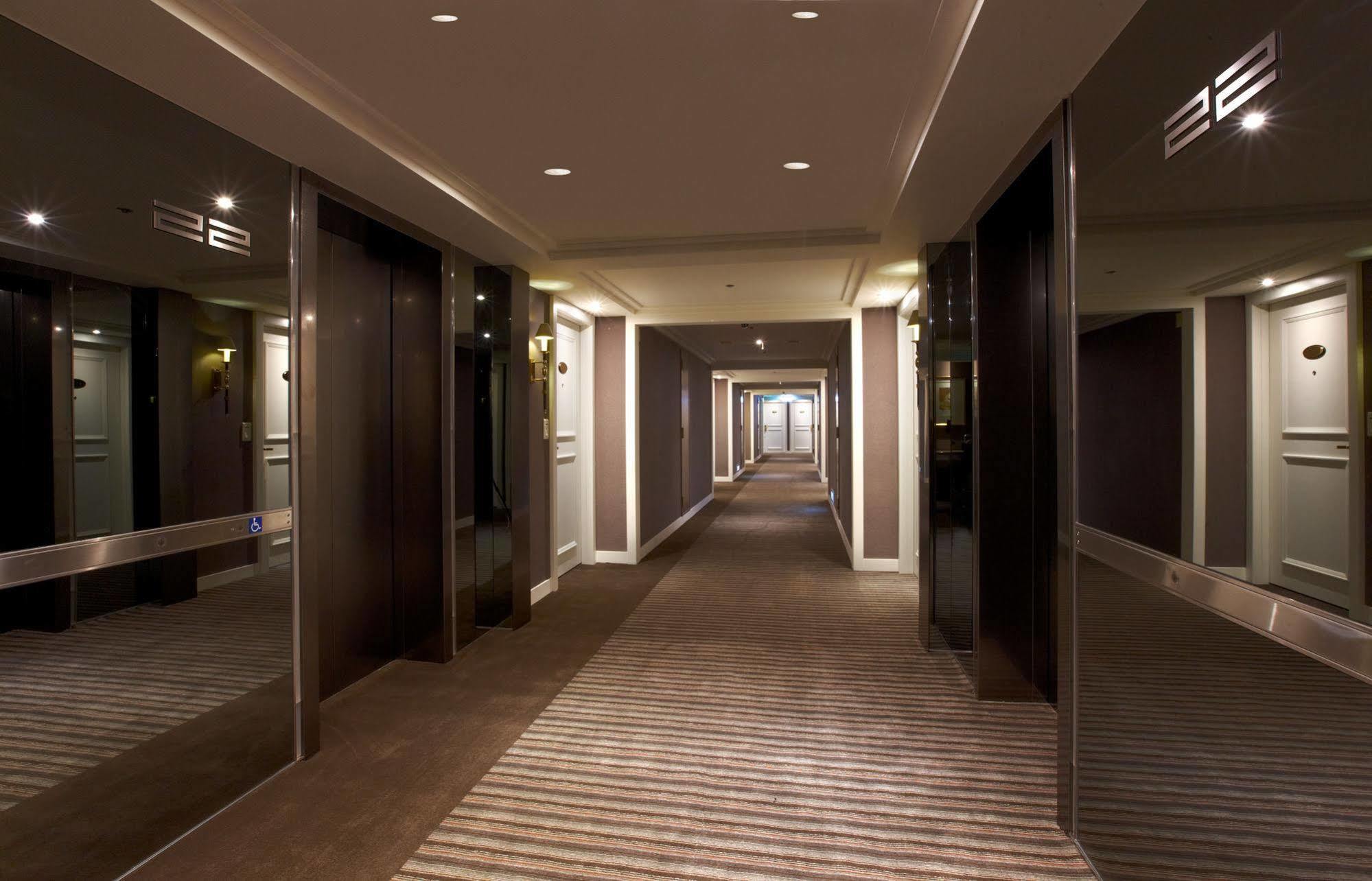 Hotel Royal Hsinchu Exterior foto A corridor at the hotel
